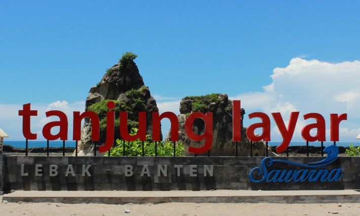 Liburan Sembari Mengenang Saksi Cinta Sangkuriang Di Pantai Tanjung LayarqLiburan Sembari Mengenang Saksi Cinta Sangkuriang Di Pantai Tanjung Layar