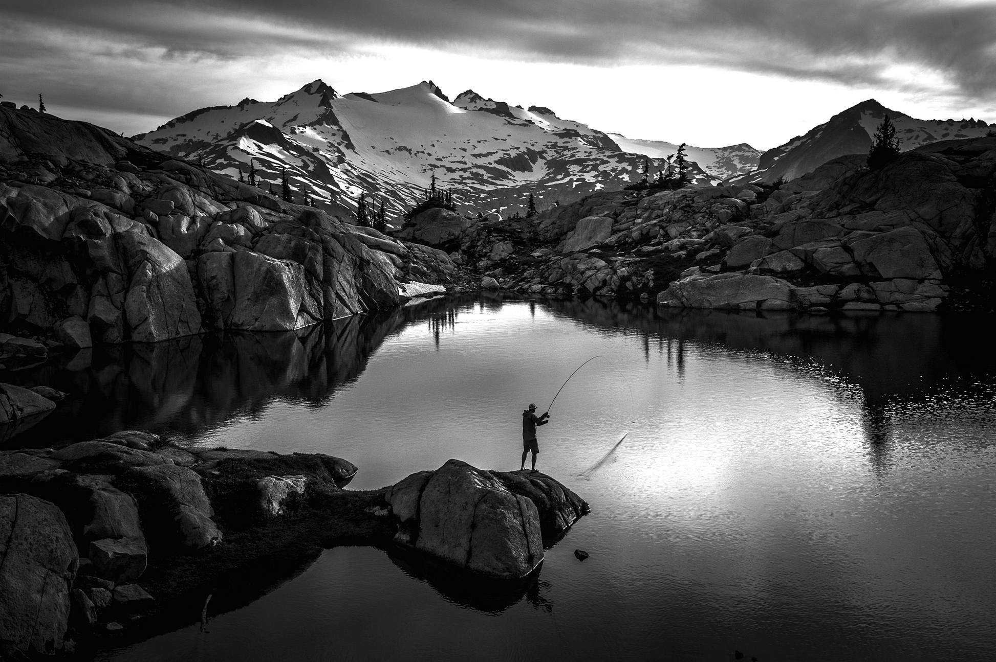 Gambar Hitam Putih Wallpaper - Lodge State